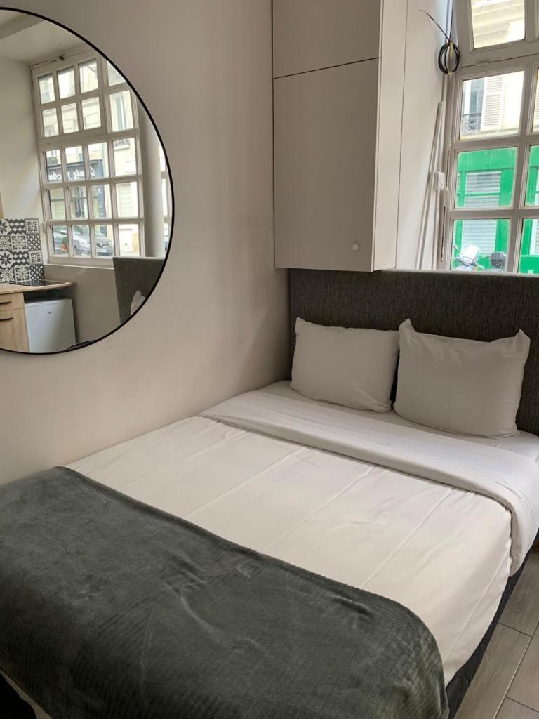 Bright Charming Modern Studio By Dreamy Canal * Paris